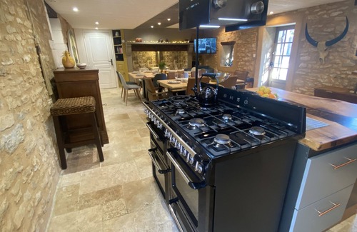 Coulaures Maison | Stylish complex - perfect for friends and families gatherings of up-to 24
