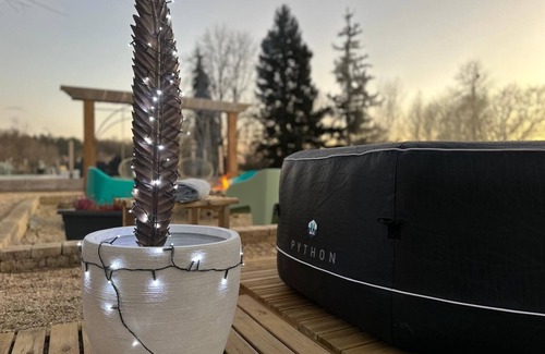 Coulaures Maison | Stylish complex - perfect for friends and families gatherings of up-to 24