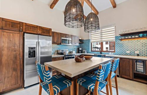 Las Catalinas Appartement | Stylish Condo in the Heart of Las Catalinas with Vibrant Design & Exclusive Beach Club Access
