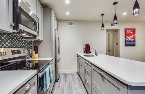 Northeast Dallas Maison | Condo de luxe près de SMU, NorthPark et Greenville Ave avec piscine
