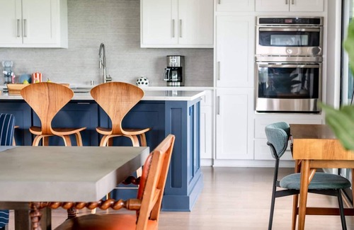 Burton Maison | Your Poolside + Pickleball + Hot Tub + Fire Pit + Gym Escape!