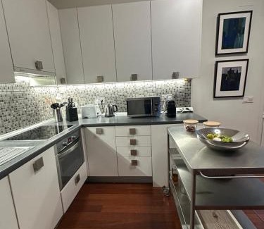 Imperial Appartement | Stylish & Cozy 1BR Steps from Royal Palace | By Airnest