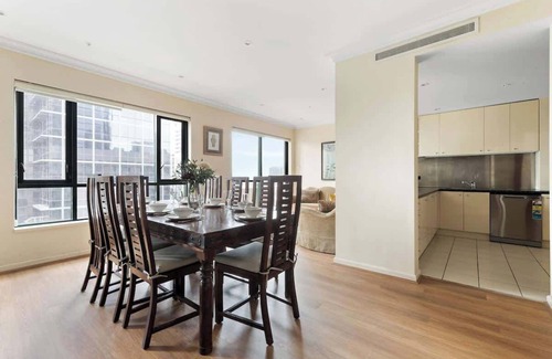 Chinatown Appartement | Stylish & Cozy 4BR Retreat with FREE Parking