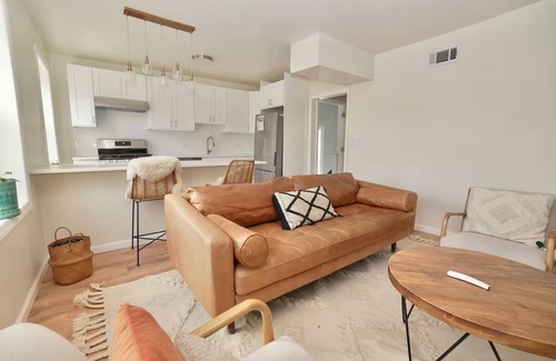 Forest Hill Appartement | Stylish & Cozy Apartment near EWR w/King bed and Central AC