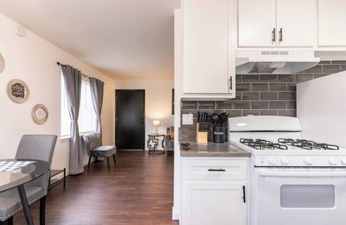 Florissant Appartement | Stylish & Cozy: Fully Furnished Long-Term Rental in Florissant, MO