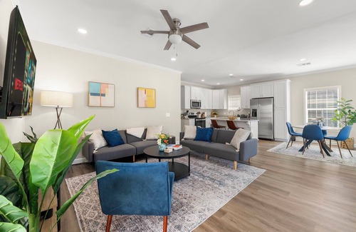 Jefferson Park Maison | Stylish & Cozy New Bungalow - 10min to Midtown!