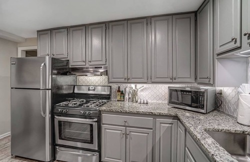 Columbia Heights Maison | Stylish DC Getaway Free Parking