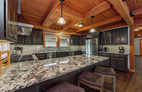 Waterfront Greens Maison | Stylish Deep Creek Getaway w/ Dock & Hot Tub