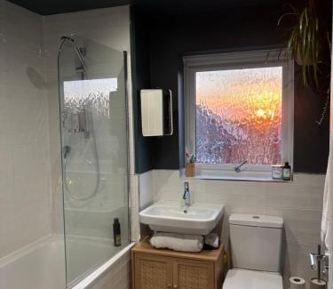 Harrogate Maison | Stylish double room females and couples only