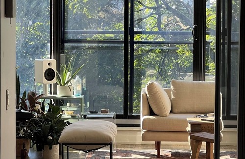 Beaconsfield Village Copropriété | Stylish Downtown 1 BR with a Stunning View | Close to Everything