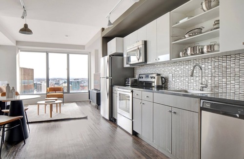 Theatre District Appartement | Stylish Downtown 1BR w/ Luxury Amenities and Rooftop Views by Blueground