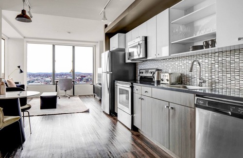 Theatre District Appartement | Stylish Downtown 1BR w/ Luxury Amenities and Rooftop Views by Blueground