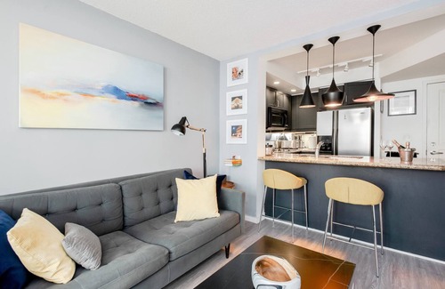 Financial District Appartement | Stylish downtown apartment with private patio and parking