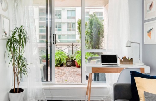 Financial District Appartement | Stylish downtown apartment with private patio and parking