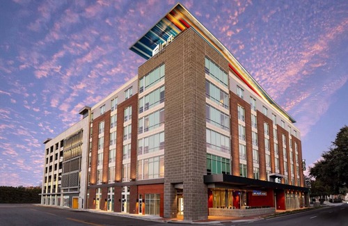 Yamacraw Village Maison | Stylish Downtown Stay Perfect for Group | Enjoy Access to Downtown Savannah