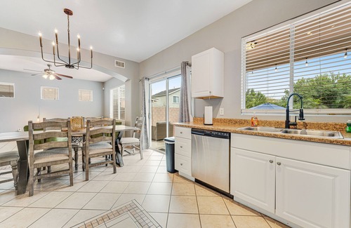 Avondale Maison | Stylish Family-Friendly Escape with Private Pool Backyard Oasis, High-Speed WiFi