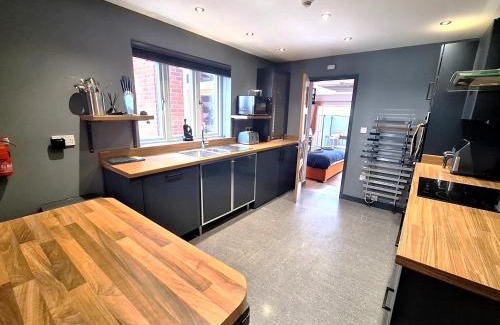 Norwich Appartement | Stylish Escape With Wood-Fired Hot Tub