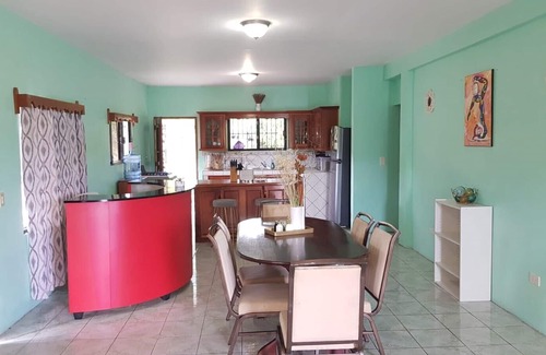 San Ignacio Maison | Stylish Family sized house 5 minutes from Center of San Ignacio Town