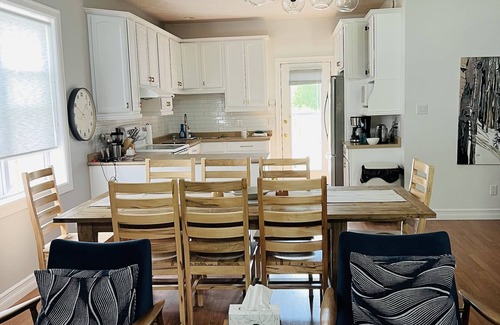 Southampton Maison | Stylish Family Cottage - 5 bedroom - 6min walk to beach & town, hot tub, pets ok