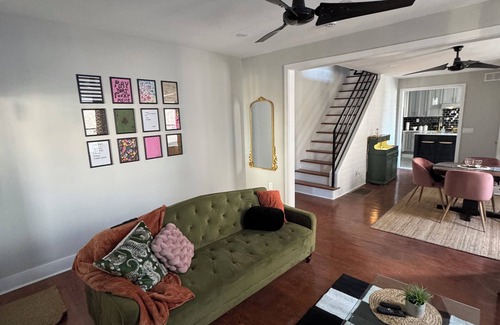 Collingdale Maison | Stylish, Family Friendly Collingdale Home, Near Philly, Fireplace, Parking, WiFi