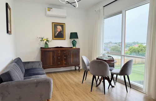Hawthorn East Maison | Stylish Family Holiday Home close to CBD - Camberwell Market - Chadstone
