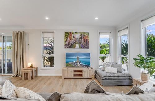Thirlmere Maison | Stylish family home, centrally located.