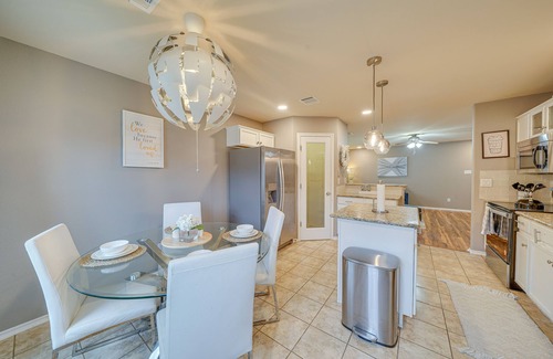 West San Antonio Maison | Stylish Family Home: 3 Mi to SeaWorld San Antonio!