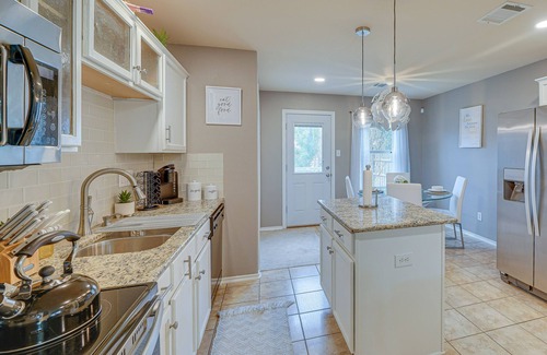 West San Antonio Maison | Stylish Family Home: 3 Mi to SeaWorld San Antonio!