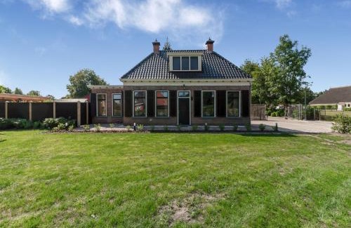 Kootstertille Maison | Stylish Farmhouse with Spa Tub