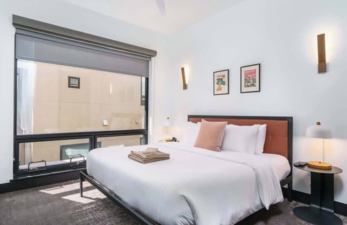 Berkeley Hôtel | Stylish Flat! Walk to Restaurants/Shops & Cafes!