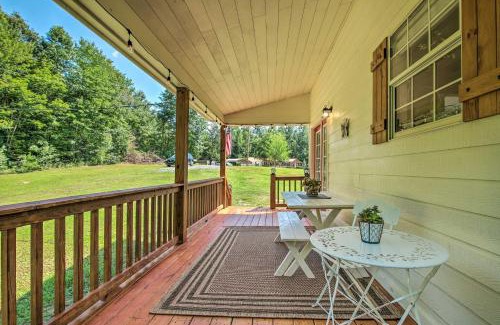 Fort Payne Maison | Stylish Fort Payne Retreat Hike and Rock Climb