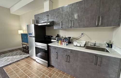 Durham Region Appartement | Stylish Fully Furnished Simcoe Lofts Downtown Oshawa Walk to Dining & Transit