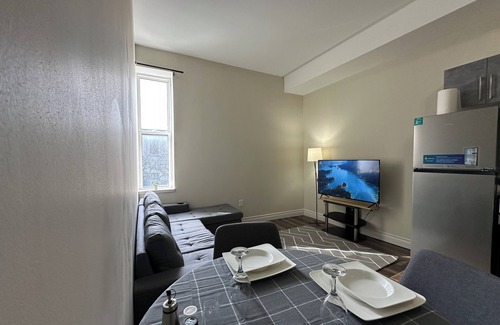 Durham Region Appartement | Stylish Fully Furnished Simcoe Lofts Downtown Oshawa Walk to Dining & Transit