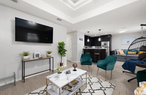 Edinburg Appartement | Stylish Furnished 2Bd 2Ba Apartment with Wifi Close to Shopping and Entertainment in McAllen Month to month contract on long term stays