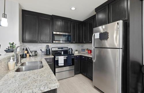 Edinburg Appartement | Stylish Furnished 2Bd 2Ba Apartment with Wifi Close to Shopping and Entertainment in McAllen Month to month contract on long term stays