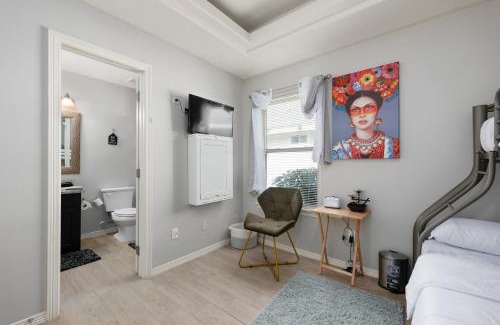 Edinburg Appartement | Stylish Furnished 2Bd 2Ba Apartment with Wifi Close to Shopping and Entertainment in McAllen Month to month contract on long term stays