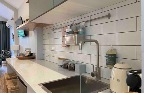 Belmont Appartement | Stylish Geelong Cabin - Your home away from home