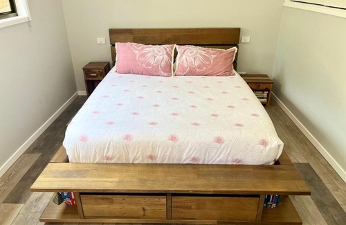 Everton Hills Appartement | Stylish Guest Suite in Everton Hills