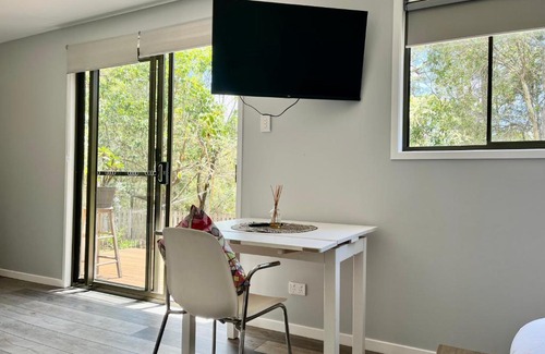 Everton Hills Appartement | Stylish Guest Suite in Everton Hills