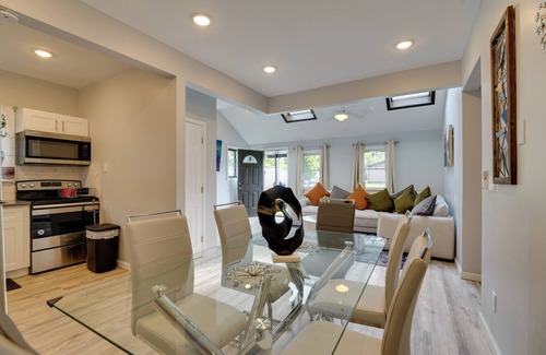 Harveys Lake Appartement | Stylish Harveys Lake Apt - Steps to the Water!