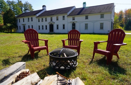 Concord Appartement | Stylish Hidden Gem w/Fire Pit
