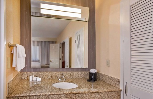 University Place Hôtel | Stylish Hideaway Near UNC Charlotte | Gym, Pool, Pet-Friendly