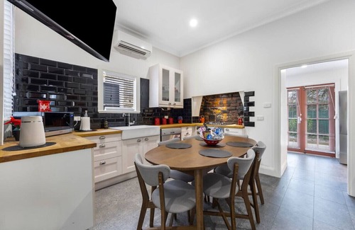 Ballarat Maison | 3BR/1BT near Lake Wendouree - 3 mins drive