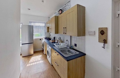 Sheldon Maison | Stylish home Airport-JLR-HS2-NEC-Driveway