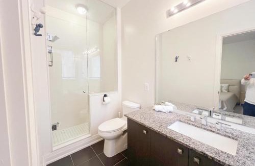 Markham Maison | Stylish Home at Markham city TownCenter Hwy7&Warden unionville