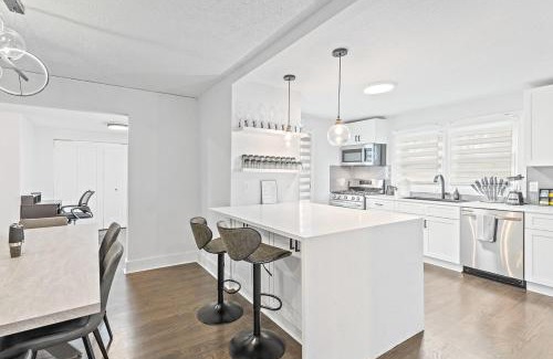 North Druid Hills Appartement | Stylish home by Emory TV in all 4 bedrooms