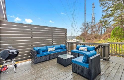 North Druid Hills Appartement | Stylish home by Emory TV in all 4 bedrooms