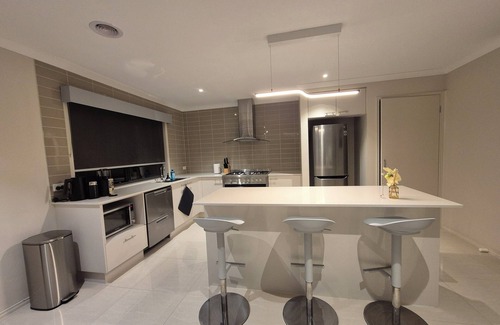 Bell Park Maison | Stylish Home in Geelong for Large Family or Group