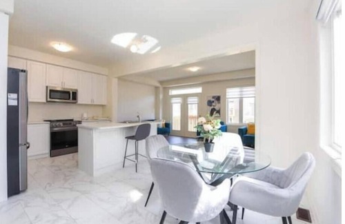 Watertown Appartement | Stylish Home in Waterdown!