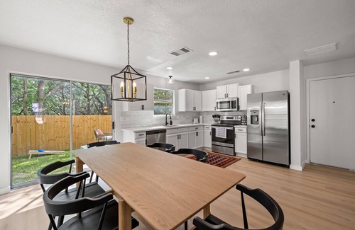 Maverick Creek Maison | Stylish home near UTSA, La Cantera, The Rim, and Six Flags